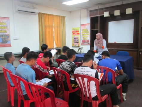 Program kerjasama Latihan Kemahiran bersama-sama dengan pelajar SMK Ajil